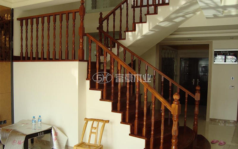富豪樓梯櫸木水泥樓梯
