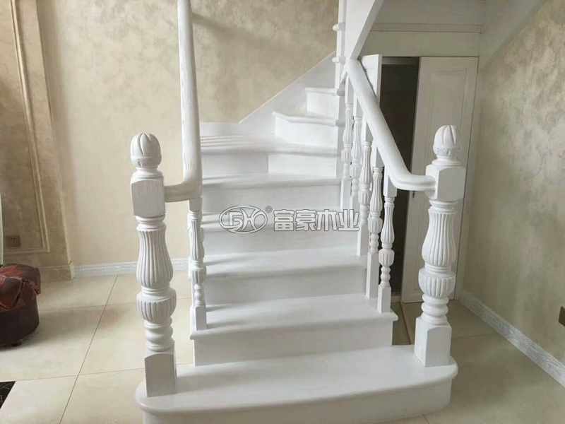 白色櫸木實(shí)木樓梯